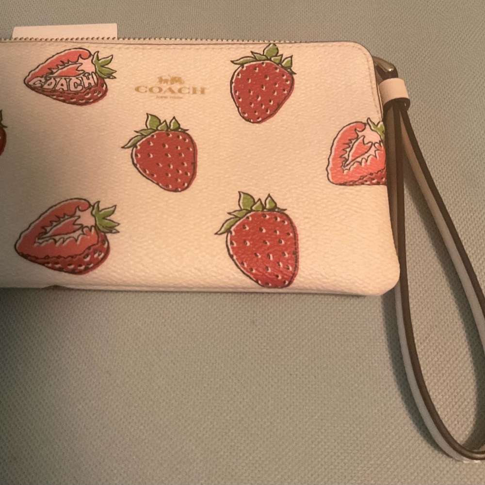 CoachZip Wristlet With Strawberry Print NWOT - Picture 2 of 3